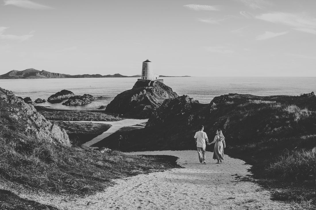 Golden hour engagement photos, Llanddwyn Island, Anglesey
